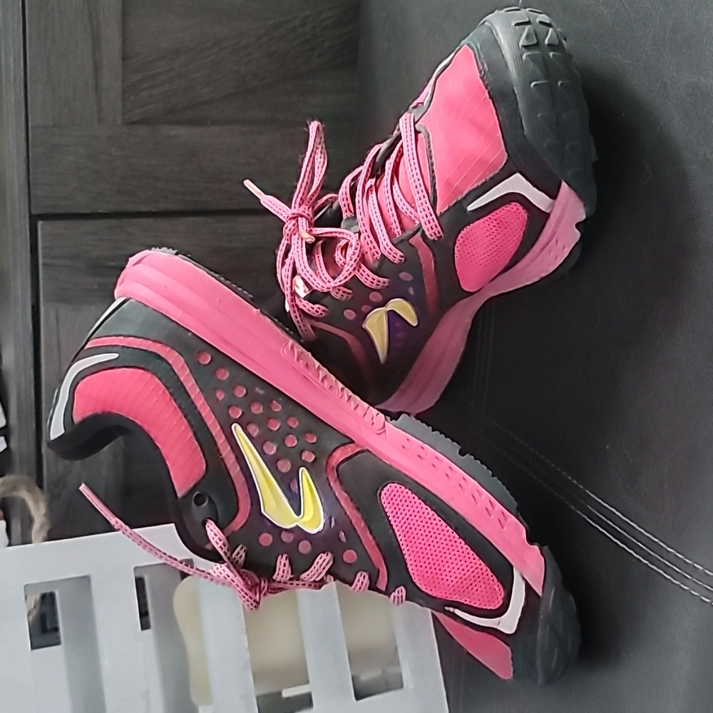 🩷 Newton Women's Pink and Black Athletic Running Shoes